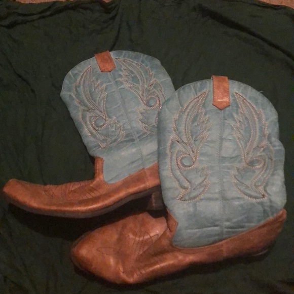 Boots - Picture 3 of 5